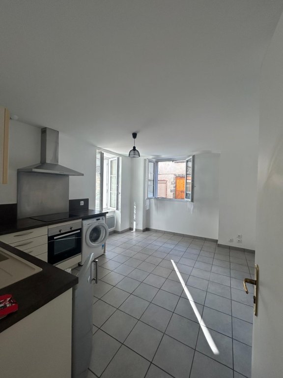 APPARTEMENT T1 A LOUER - NOIRETABLE - 25.91 m2 - 325 &euro; charges comprises par mois