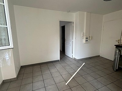 APPARTEMENT T1 A LOUER - NOIRETABLE - 25.91 m2 - 325 € charges comprises par mois