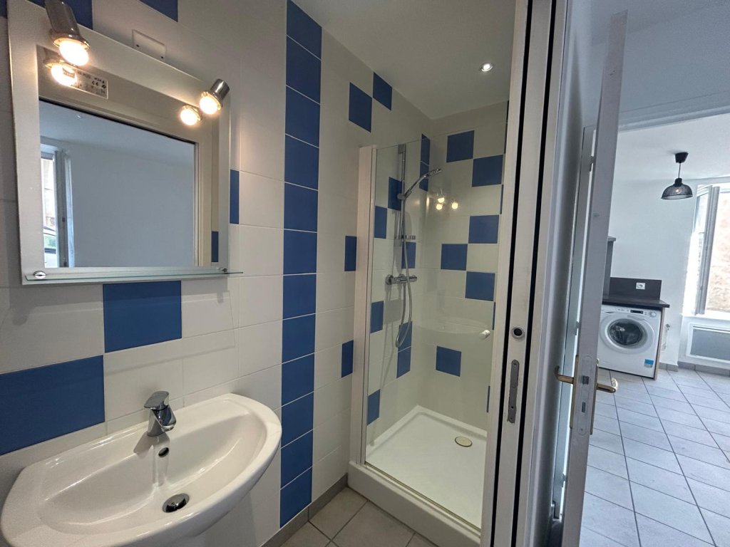 APPARTEMENT T1 A LOUER - NOIRETABLE - 25.91 m2 - 325 &euro; charges comprises par mois