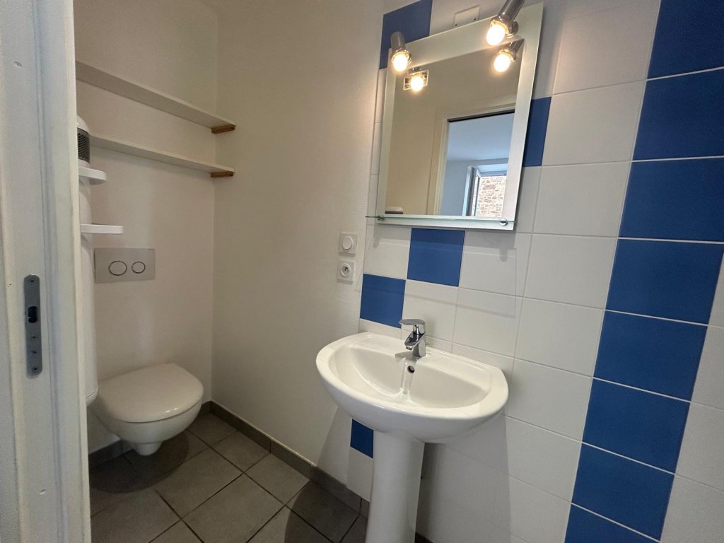 APPARTEMENT T1 A LOUER - NOIRETABLE - 25.91 m2 - 325 &euro; charges comprises par mois