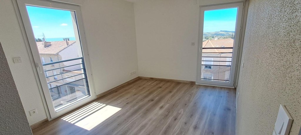 APPARTEMENT T2 A LOUER - CHAZELLES SUR LYON - 51.8 m2 - 660 &euro; charges comprises par mois