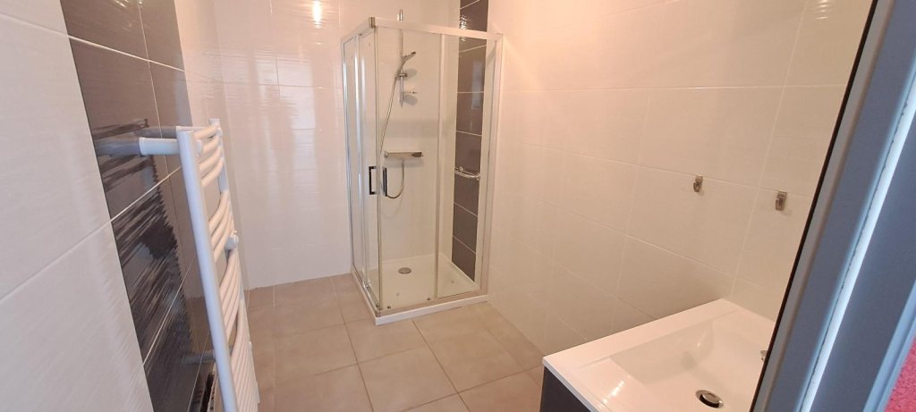 APPARTEMENT T2 A LOUER - CHAZELLES SUR LYON - 51.8 m2 - 660 &euro; charges comprises par mois