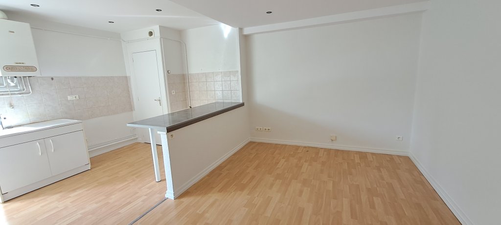 APPARTEMENT T2 A LOUER - CHAZELLES SUR LYON - 41.54 m2 - 360 &euro; charges comprises par mois