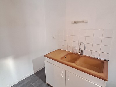 APPARTEMENT T2 A LOUER - CHAZELLES SUR LYON - 41.17 m2 - 368,50 € charges comprises par mois