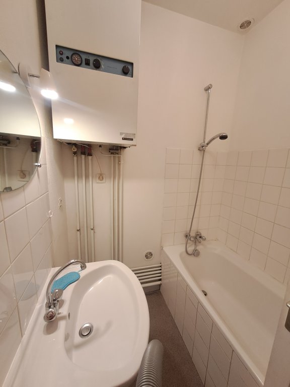 APPARTEMENT T2 A LOUER - CHAZELLES SUR LYON - 41.17 m2 - 368,50 &euro; charges comprises par mois