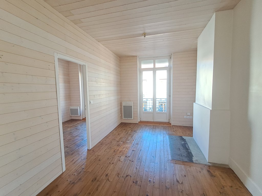 APPARTEMENT T2 A LOUER - CHAZELLES SUR LYON - 36.77 m2 - 440 &euro; charges comprises par mois