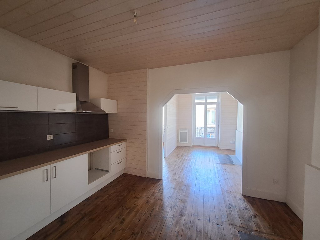 APPARTEMENT T2 A LOUER - CHAZELLES SUR LYON - 36.77 m2 - 440 &euro; charges comprises par mois