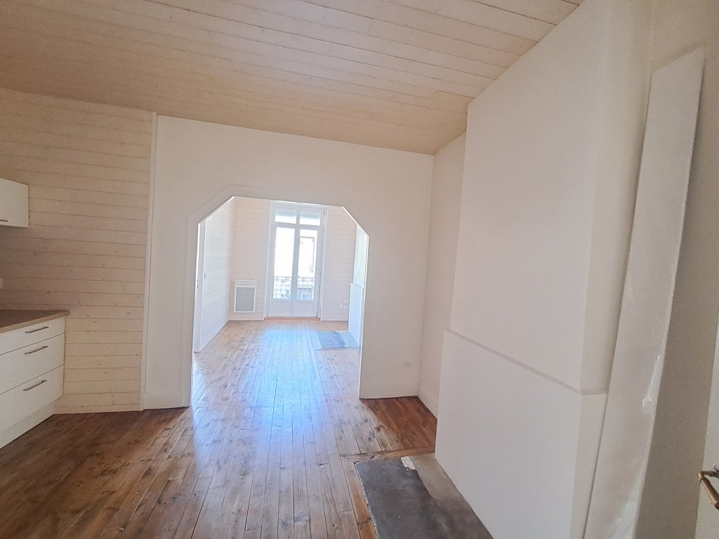 APPARTEMENT T2 A LOUER - CHAZELLES SUR LYON - 36.77 m2 - 440 &euro; charges comprises par mois