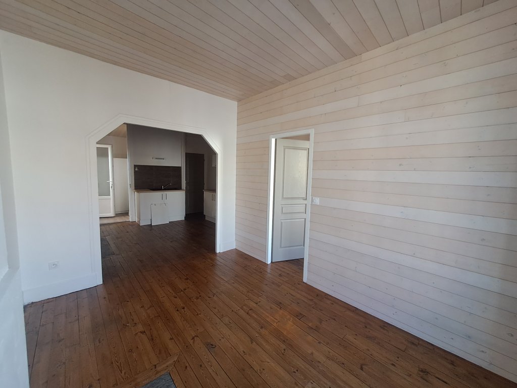 APPARTEMENT T2 A LOUER - CHAZELLES SUR LYON - 36.77 m2 - 440 &euro; charges comprises par mois