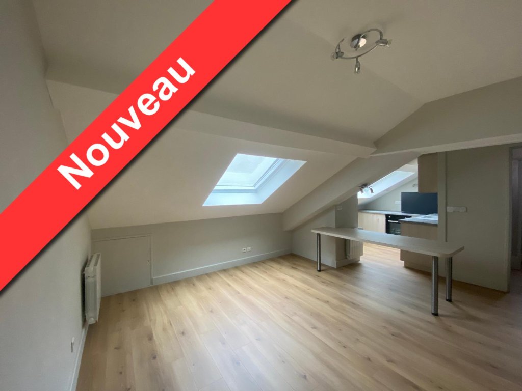 APPARTEMENT T2 A LOUER - FEURS - 33 m2 - 419 &euro; charges comprises par mois