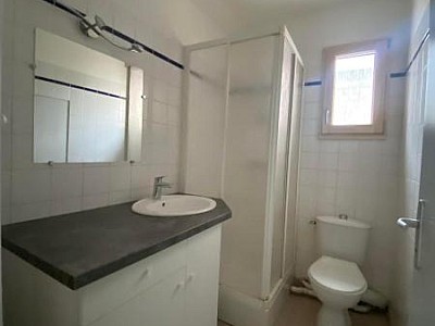 APPARTEMENT T2 A LOUER - FEURS - 33 m2 - 419 € charges comprises par mois
