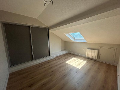 APPARTEMENT T2 A LOUER - FEURS - 33 m2 - 419 &euro; charges comprises par mois