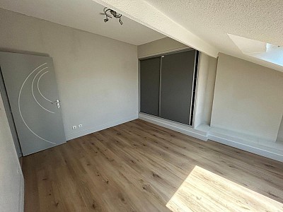 APPARTEMENT T2 A LOUER - FEURS - 33 m2 - 419 &euro; charges comprises par mois