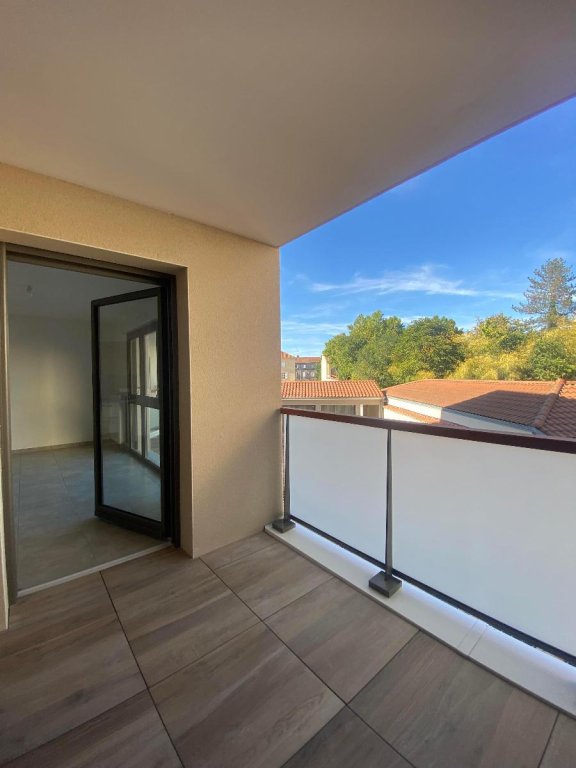 APPARTEMENT T2 A LOUER - FEURS - 46.73 m2 - 600 &euro; charges comprises par mois