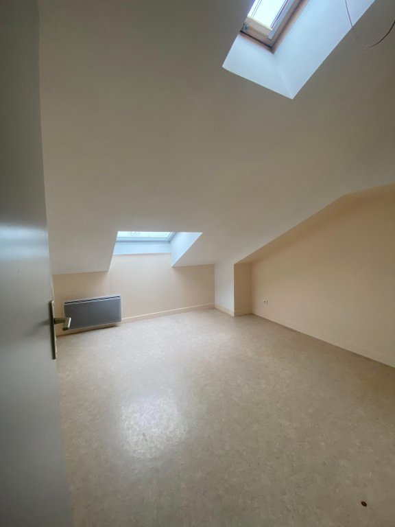 APPARTEMENT T2 A LOUER - FEURS - 36.5 m2 - 437 &euro; charges comprises par mois