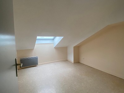 APPARTEMENT T2 A LOUER - FEURS - 36.5 m2 - 437 € charges comprises par mois