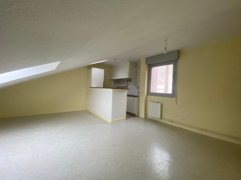 APPARTEMENT T2 A LOUER - FEURS - 36.5 m2 - 437 &euro; charges comprises par mois