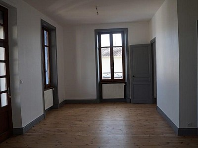 APPARTEMENT T2 A LOUER - FEURS - 54.5 m2 - 470 € charges comprises par mois