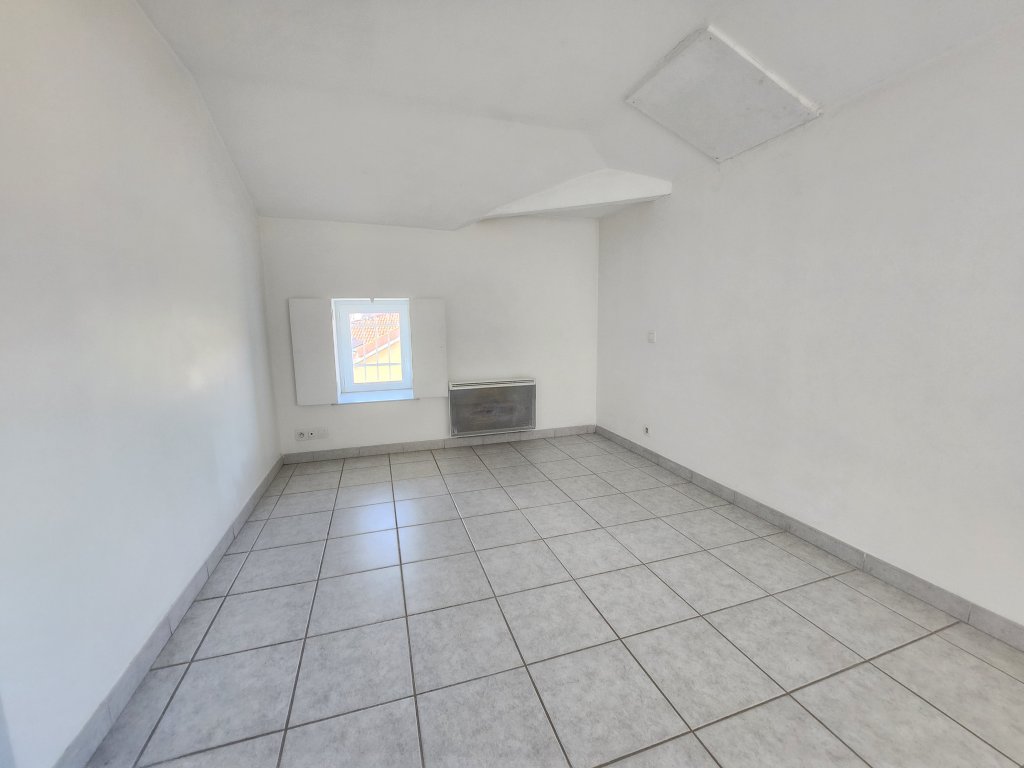 APPARTEMENT T2 A LOUER - GREZIEU LE MARCHE - 48.66 m2 - 395 &euro; charges comprises par mois