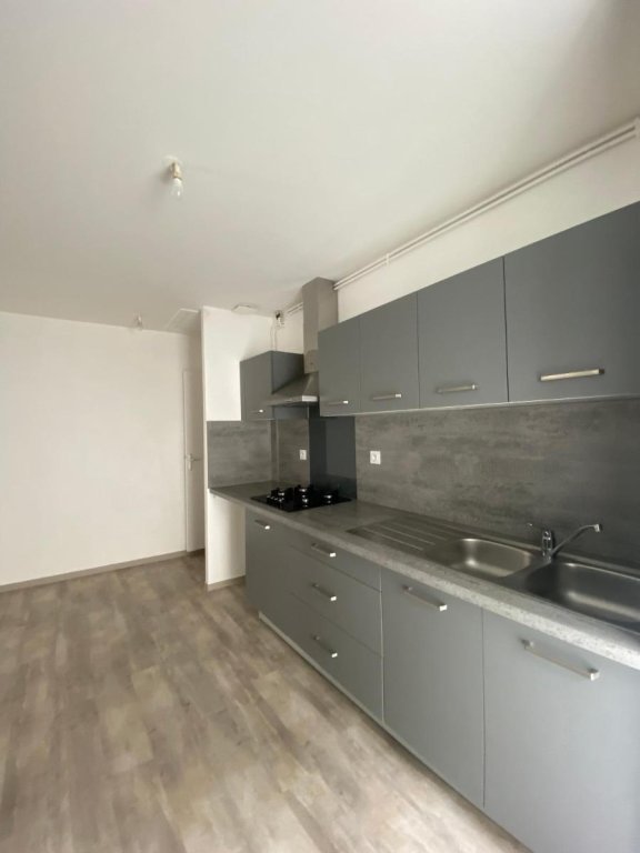 APPARTEMENT T2 A LOUER - MONTBRISON - 58.7 m2 - 490 &euro; charges comprises par mois