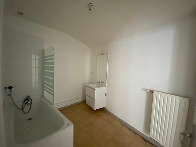APPARTEMENT T2 A LOUER - MONTBRISON - 58.7 m2 - 490 € charges comprises par mois