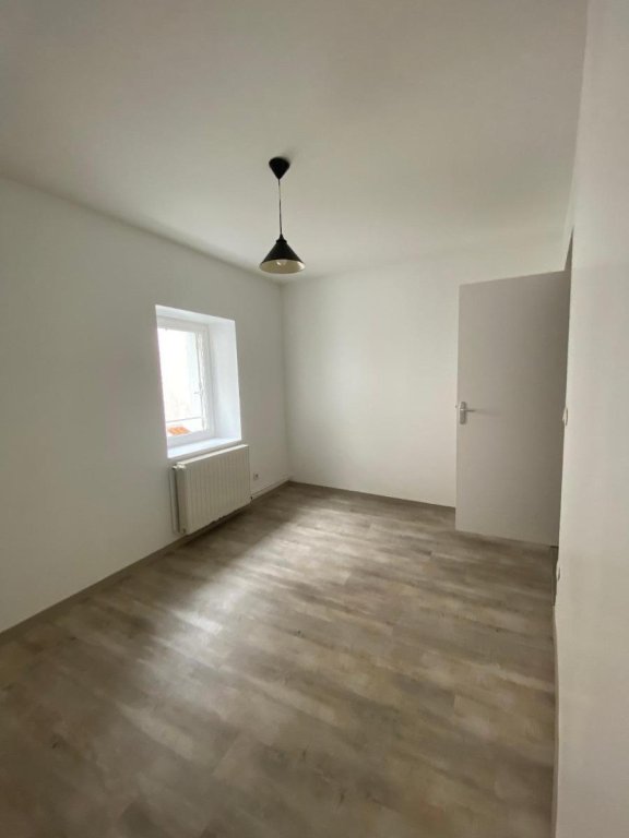 APPARTEMENT T2 A LOUER - MONTBRISON - 58.7 m2 - 490 &euro; charges comprises par mois