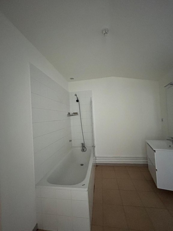 APPARTEMENT T2 A LOUER - MONTBRISON - 58.7 m2 - 490 &euro; charges comprises par mois