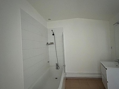 APPARTEMENT T2 A LOUER - MONTBRISON - 58.7 m2 - 490 &euro; charges comprises par mois