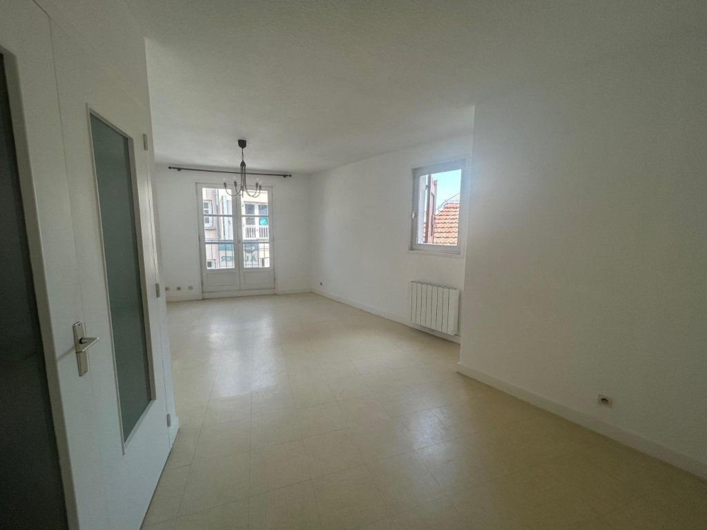 APPARTEMENT T2 A LOUER - MONTBRISON - 64.3 m2 - 495 &euro; charges comprises par mois