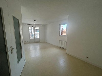 APPARTEMENT T2 A LOUER - MONTBRISON - 64.3 m2 - 495 € charges comprises par mois