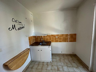 APPARTEMENT T2 A LOUER - MONTBRISON - 47.6 m2 - 520 € charges comprises par mois