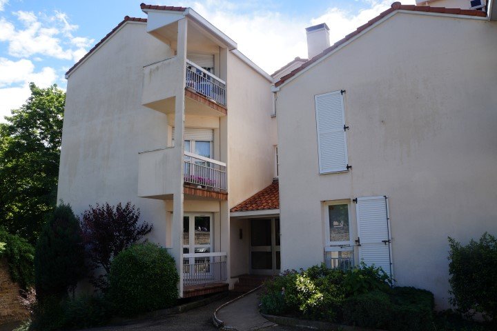 APPARTEMENT T2 A LOUER - MONTBRISON - 47.6 m2 - 520 &euro; charges comprises par mois