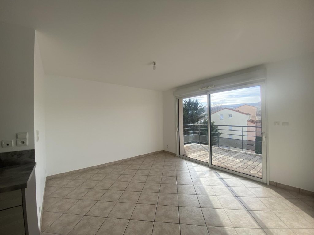 APPARTEMENT T2 A LOUER - MONTBRISON - 41.37 m2 - 615 &euro; charges comprises par mois