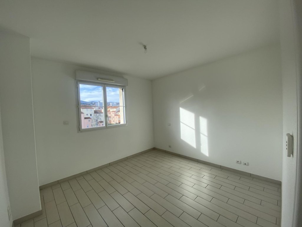 APPARTEMENT T2 A LOUER - MONTBRISON - 41.37 m2 - 615 &euro; charges comprises par mois