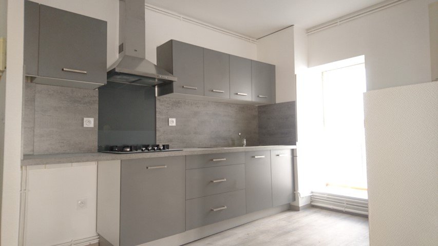 APPARTEMENT T2 A LOUER - MONTBRISON - 58.7 m2 - 489 &euro; charges comprises par mois