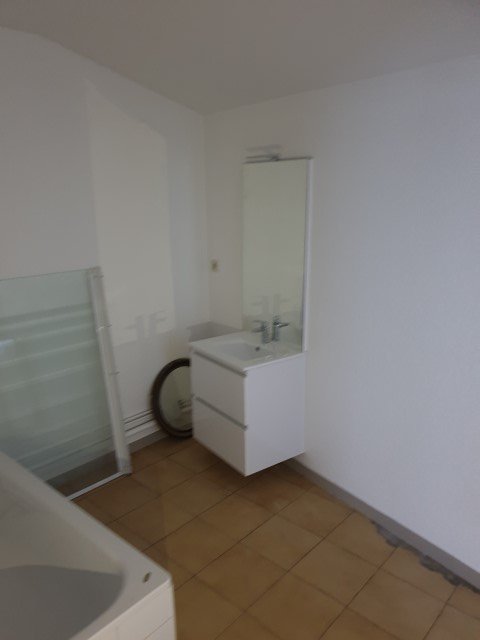 APPARTEMENT T2 A LOUER - MONTBRISON - 58.7 m2 - 489 &euro; charges comprises par mois