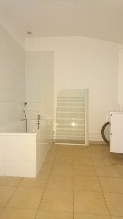 APPARTEMENT T2 A LOUER - MONTBRISON - 58.7 m2 - 489 &euro; charges comprises par mois