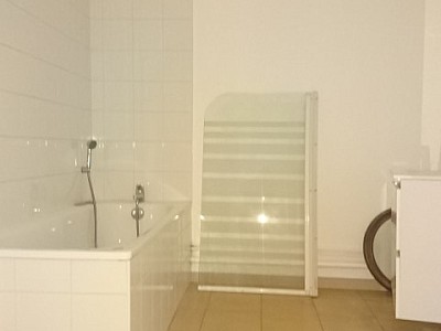 APPARTEMENT T2 A LOUER - MONTBRISON - 58.7 m2 - 489 &euro; charges comprises par mois