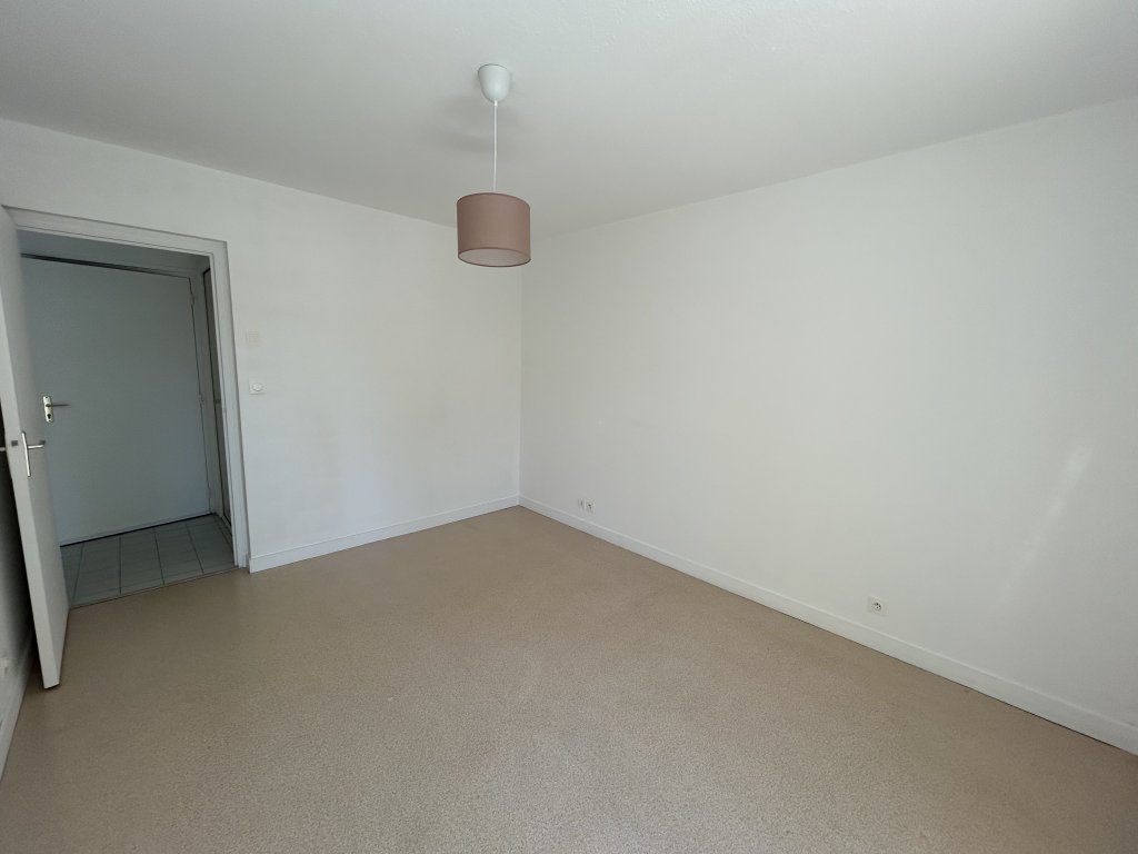 APPARTEMENT T2 A LOUER - MONTBRISON - 34.81 m2 - 397 &euro; charges comprises par mois