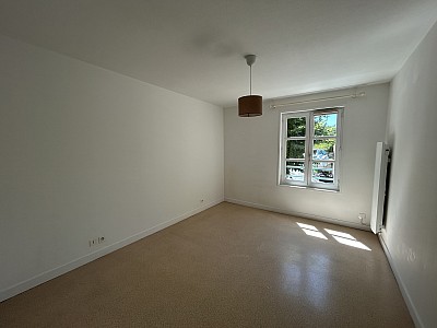 APPARTEMENT T2 A LOUER - MONTBRISON - 34.81 m2 - 397 € charges comprises par mois