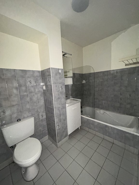 APPARTEMENT T2 A LOUER - MONTBRISON - 34.81 m2 - 397 &euro; charges comprises par mois