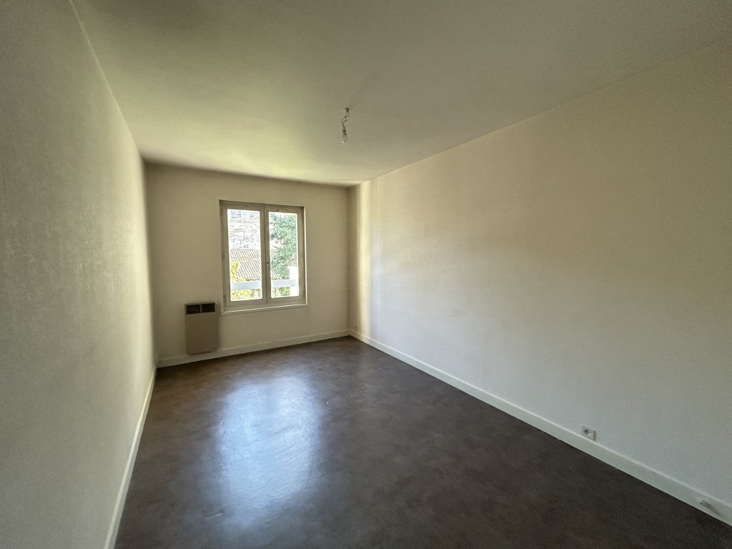APPARTEMENT T2 A LOUER - MONTBRISON - 47.6 m2 - 520 &euro; charges comprises par mois