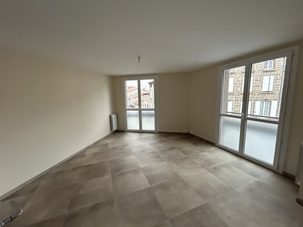 APPARTEMENT T2 A LOUER - MONTBRISON - 51 m2 - 590 &euro; charges comprises par mois