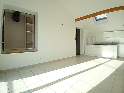 APPARTEMENT T2 A LOUER - MONTBRISON - 27.75 m2 - 370 € charges comprises par mois