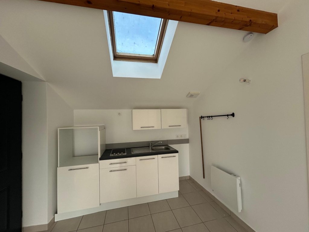 APPARTEMENT T2 A LOUER - MONTBRISON - 27.75 m2 - 370 &euro; charges comprises par mois