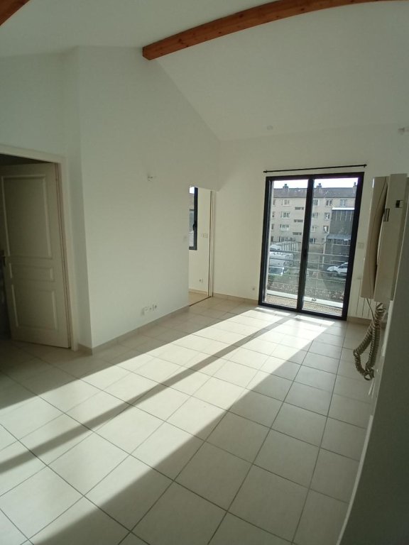 APPARTEMENT T2 A LOUER - MONTBRISON - 27.75 m2 - 370 &euro; charges comprises par mois