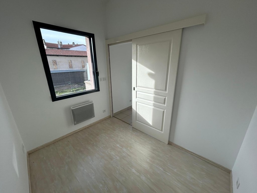 APPARTEMENT T2 A LOUER - MONTBRISON - 27.75 m2 - 370 &euro; charges comprises par mois