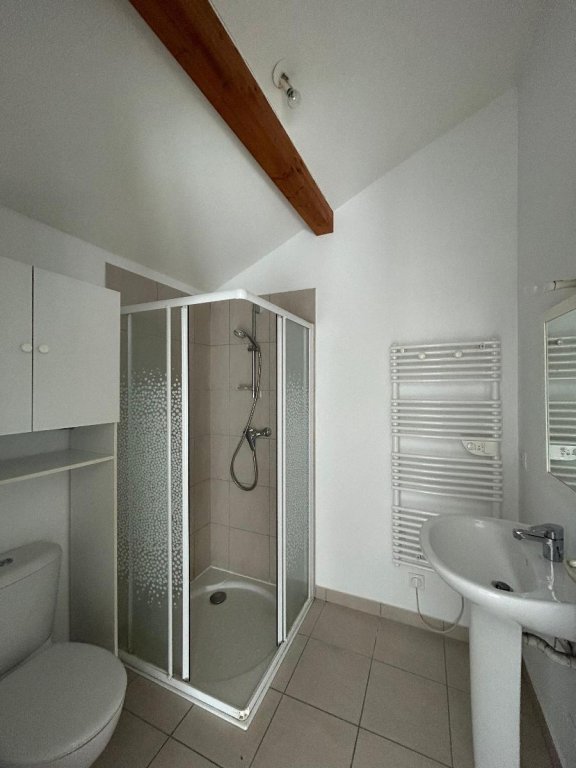 APPARTEMENT T2 A LOUER - MONTBRISON - 27.75 m2 - 370 &euro; charges comprises par mois