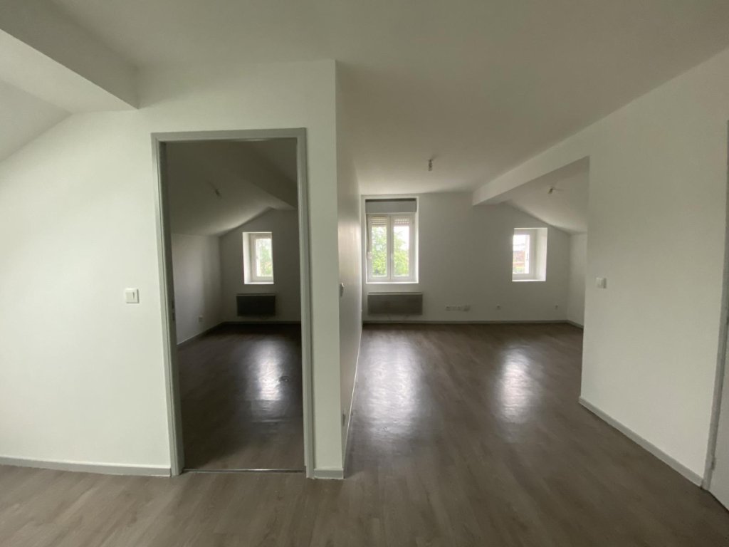 APPARTEMENT T2 A LOUER - MONTROND LES BAINS - 33.71 m2 - 415 &euro; charges comprises par mois