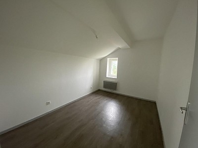 APPARTEMENT T2 A LOUER - MONTROND LES BAINS - 33.71 m2 - 415 &euro; charges comprises par mois